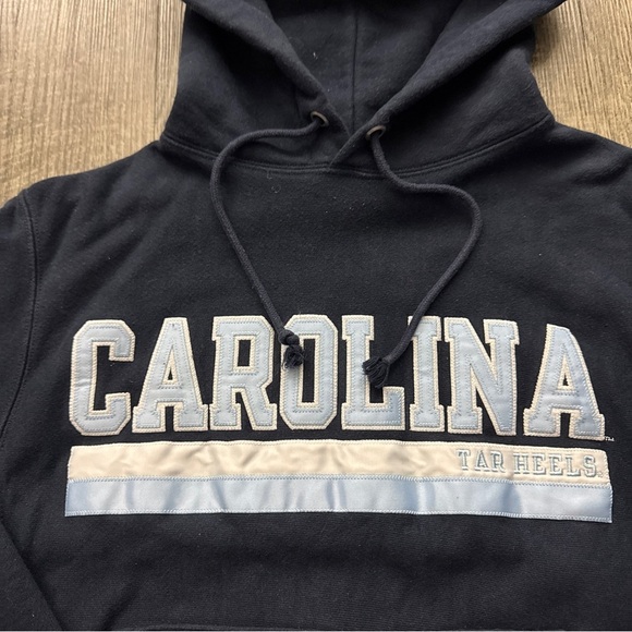 Champion Reverse Weave UNC North Carolina Tar Heels Hoodie - Picture 4 of 5